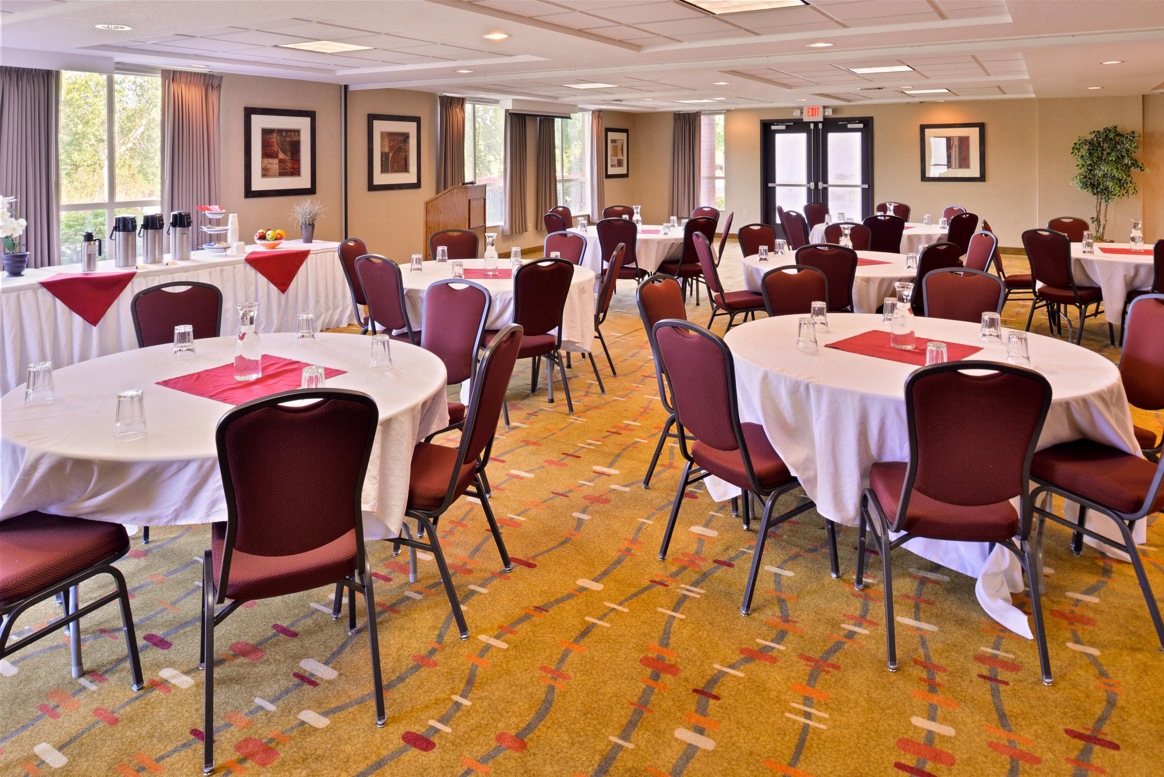 Holiday Inn Express Hotel & Suites Albany By Ihg Exterior foto